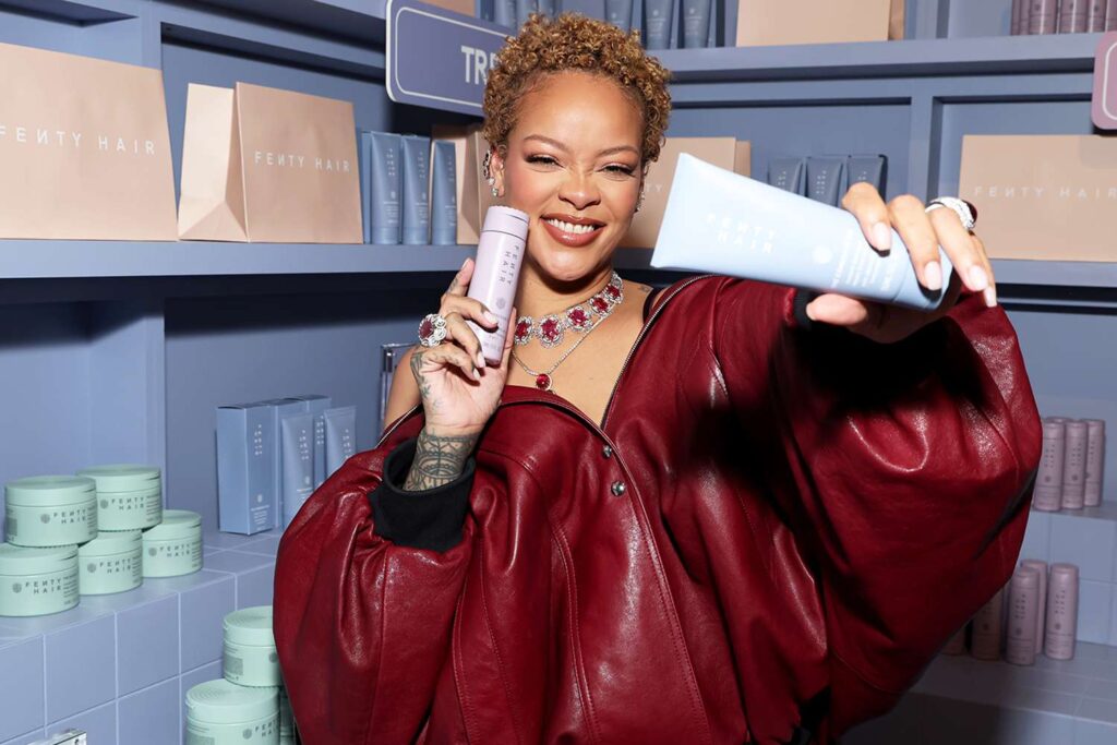 Nasce Fenty Hair, la nuova impresa beauty di Rihanna, dedicata a chi ama osare