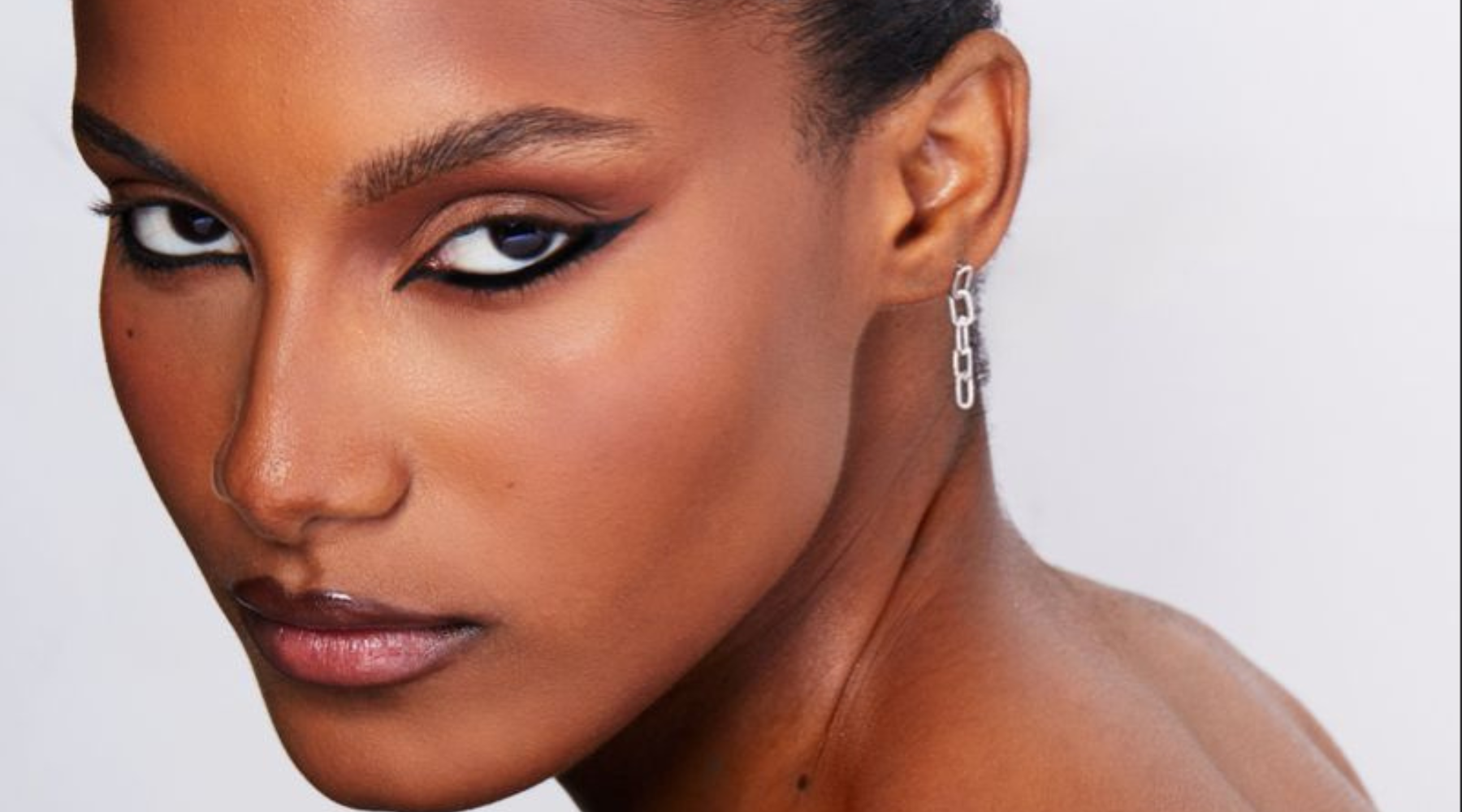 REVERSE EYELINER MAKE-UP: SGUARDO PIÙ INTENSO E SENSUALE